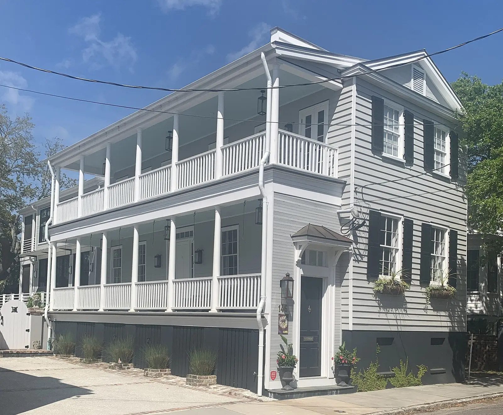 A Charleston single house with two-story piazzas at 146 Tradd St. on the peninsula.