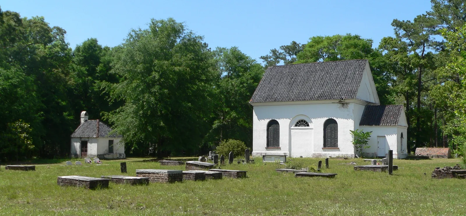 St. Thomas Church, known as the White Church, and its churchyard in Cainhoy.